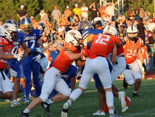 Jackets Leave No Doubt in Beating Undefeated Bobcats