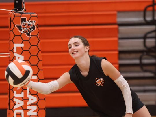 Lady Jackets Begin 2025 Season with Dual Matches