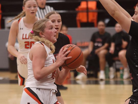 Lady Jackets Begin District Play With Wins