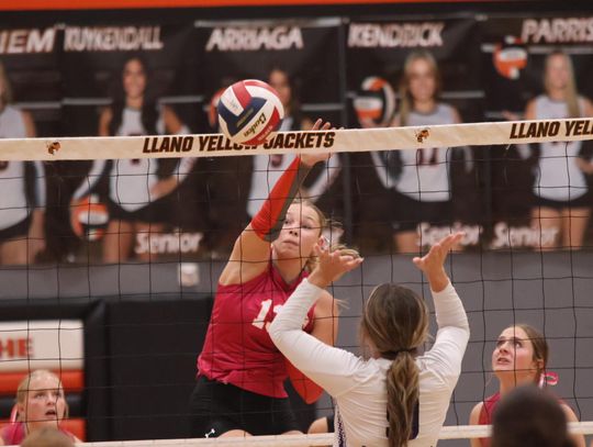 Lady Jackets Finish First Round in Playoff Contention