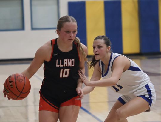 Lady Jackets Repeat as District Champs