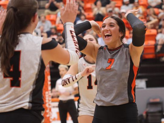 Lady Jackets’ Tenacity Forces Five-Set Thriller