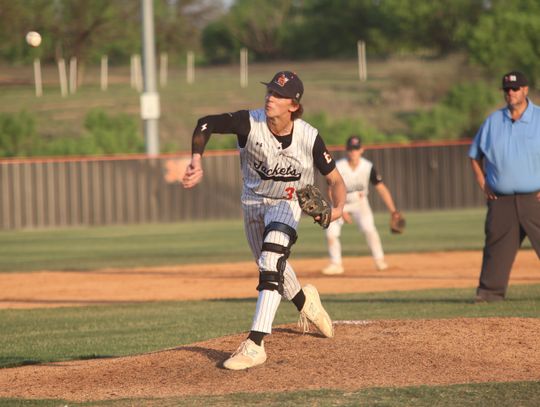 Yellow Jackets' Baseball Season Ends in Bi-District Loss