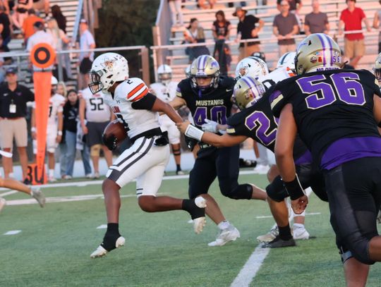 Yellow Jackets Show Their Complete Attack Against the Mustangs
