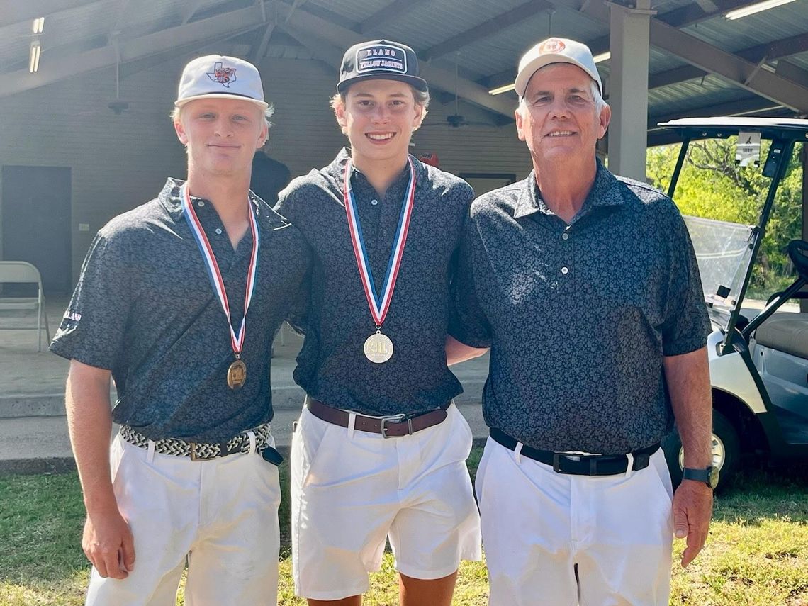 Jacket Golfers 'In Their Element' at Regionals