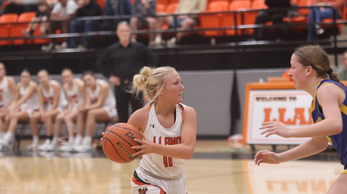 Lady Jackets’ Composure Leads to Another Win Lady Jackets’ Composure Leads to Another Win