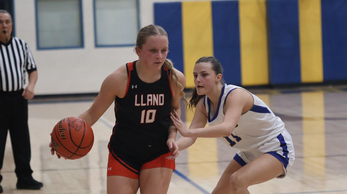 Lady Jackets Repeat as District Champs