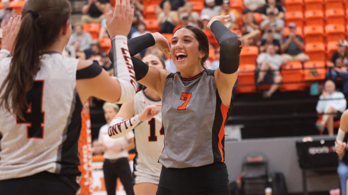 Lady Jackets’ Tenacity Forces Five-Set Thriller