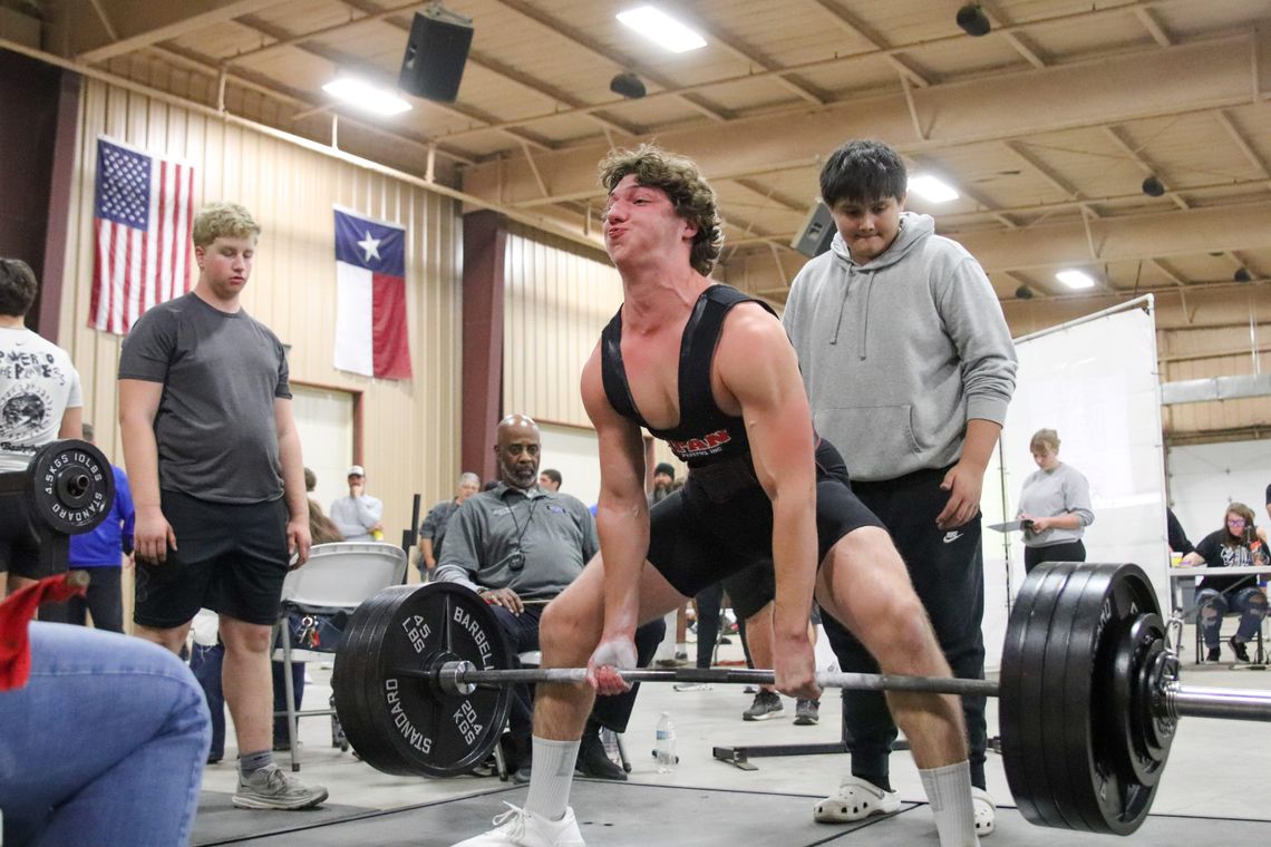 Llano Has Eye-popping Performances at Home Meet