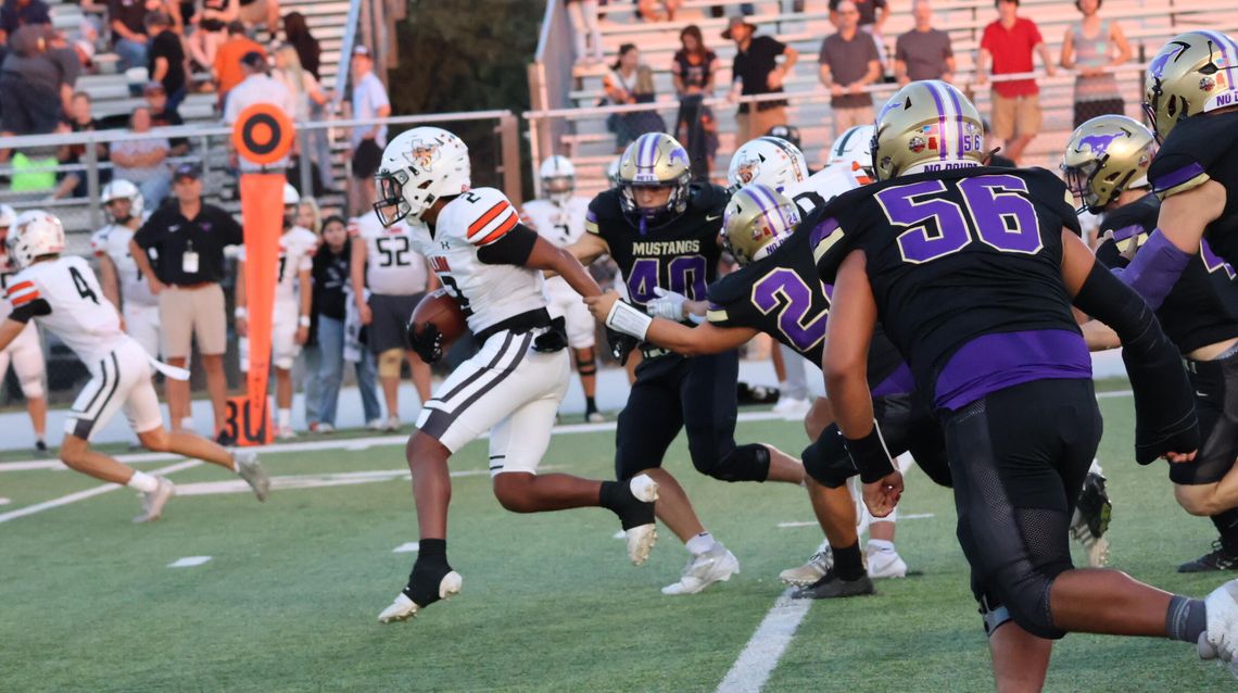 Yellow Jackets Show Their Complete Attack Against the Mustangs